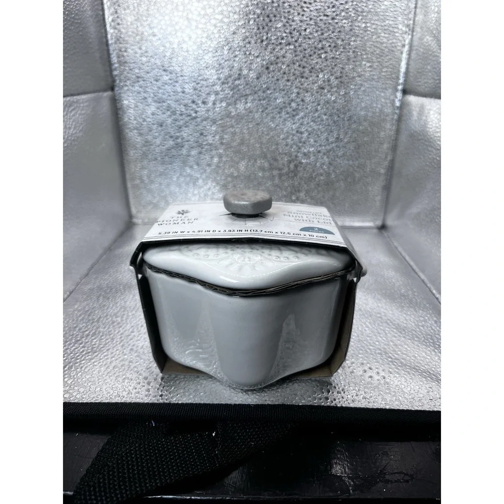 Pioneer Woman Snowflake Mini Cocotte With Lid Stoneware White Vintage Lace NEW